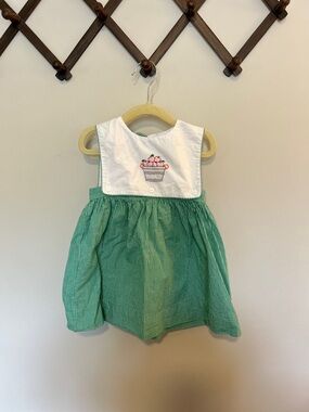 Sugar Green Gingham Dress with White Bib and Embroidered Apple Bucket Size 2T